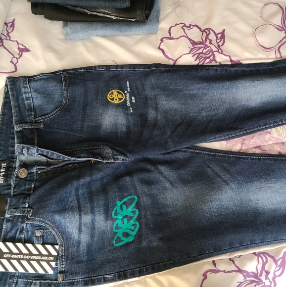 Off-Whitedistressed skinny jeans - Picture 3 of 3